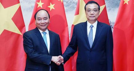 李克強総理、ベトナムのグエン・スアン・フック首相と会談