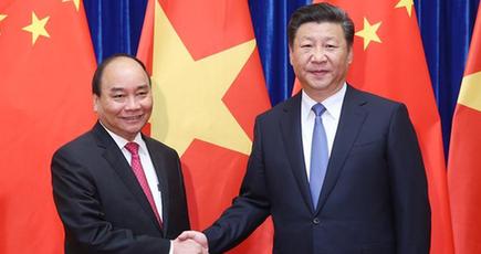 習近平主席、ベトナムのグエン・スアン・フック首相と会見