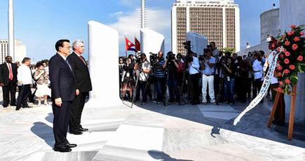 李克強総理、ホセ・マルティ記念碑に花輪をささげ