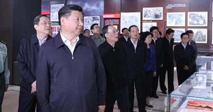 習近平主席らが「英雄の史詩　不朽の石碑——中国工農紅軍の長征勝利80周年をテーマとする展覧会」を見学