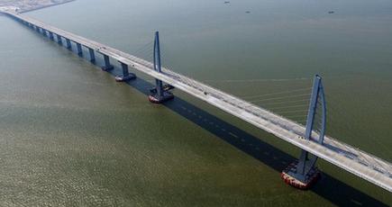 香港―珠海―マカオ結ぶ海上大橋の橋梁区間貫通