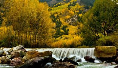 甘粛省 祁連山の秋景色　絵のような美しさ