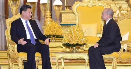 習近平主席、カンボジアのシハモニ国王と会見