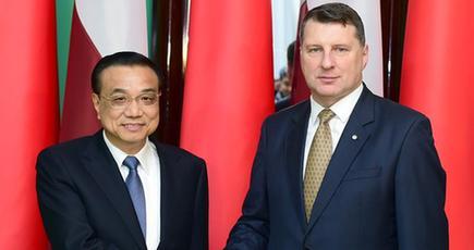 李克強総理はラトビアのヴェーヨニス大統領と会見