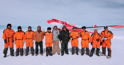 中国の「雪鷹601」機、南極中山ステーションに到着
