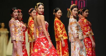中国（潮州）国際ウェディングドレスウィークで中国風ドレスがお目見え