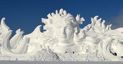 長さ103メートルの雪像がハルビンで完成