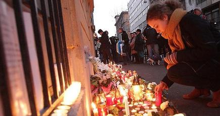 ハンガリー、イタリアでのバス事故犠牲者を追悼