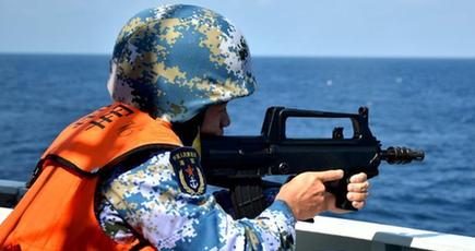 中国海軍、海賊対策実弾射撃訓練を実施