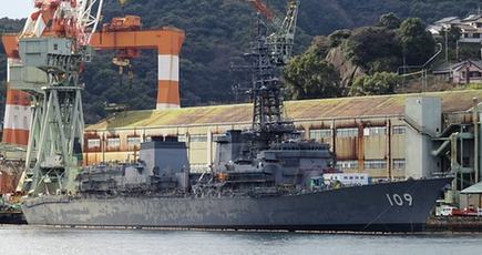 日本最強の駆逐艦、軍港で異彩を放つ