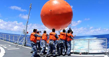 中国海軍南中国海艦隊の遠海訓練編隊が海上実弾反撃訓練を実施