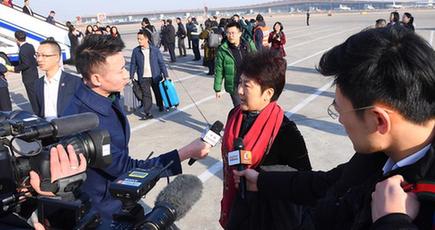 四川省の代表団が北京に到着