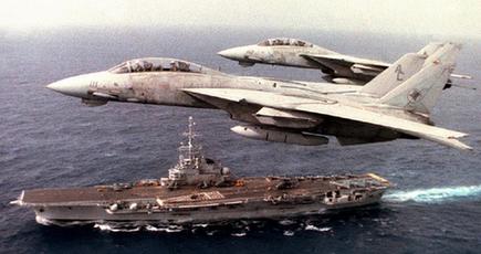 90年代の米空母、迫力満点の写真集