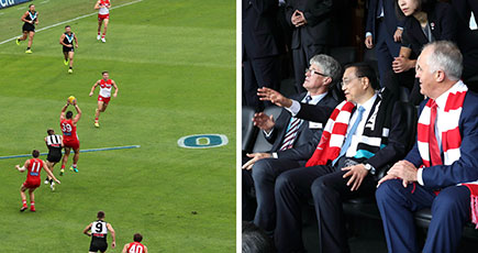 李克強総理、ターンブル豪首相とオーストラリアンフットボールを観戦