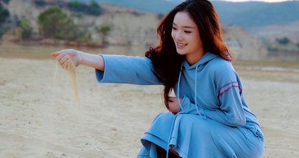 16年最も美しい中国女優のリン・ユン　砂浜で活力溢れ
