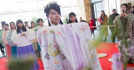 南京市の大報恩寺遺跡公園　漢服美女が上巳節の儀式を再現