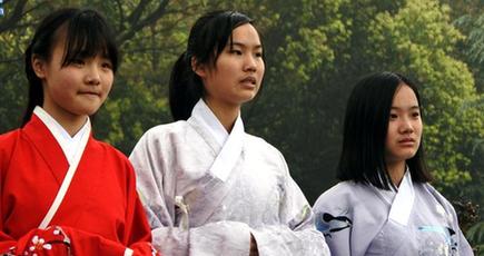 浙江省で、伝統的な文化がキャンパスに進入
