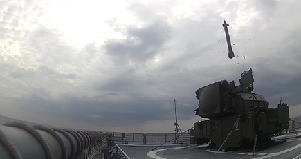 ロシアのミサイル発射車両、軍艦で試験を実施