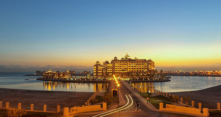 カタール初の超豪華ホテル　華麗で立派！