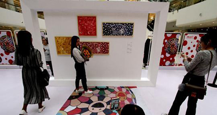 草間弥生、村上隆の作品のコラボ展が天津で開幕