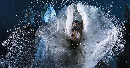 楊麗萍主演の舞踊劇『孔雀の冬』が天津で上演