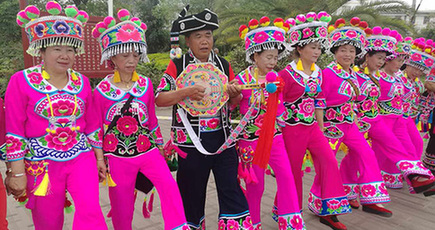 雲南省牟定イ族「左脚舞文化祭」が開幕