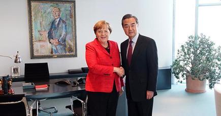 ドイツのメルケル首相、王毅外交部長と会見