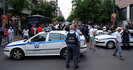 ギリシャのパパデモス元首相、郵便物に仕掛けられた爆弾で負傷