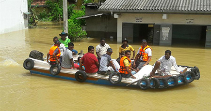 スリランカ　洪水と地すべりで193人死亡