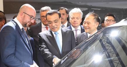 李克強総理、ベルギーのミシェル首相と共にジーリーボルボ自動車革新成果展覧を見学