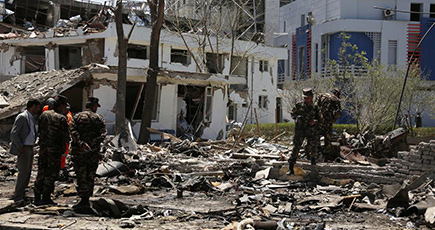 アフガン首都で爆発　80人が死亡