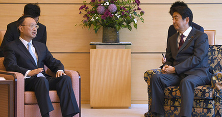 日本の安倍首相は楊潔チ国務委員と会見