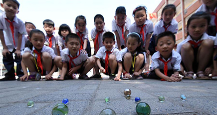 「国際子供の日」イベントで昔懐かしの遊びを体験　河北省