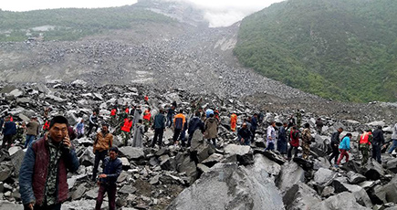 四川省茂県で山崩れ　141人が行方不明