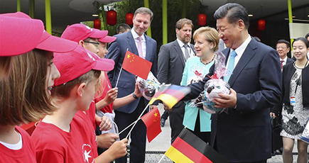 習近平主席、ドイツのメルケル首相と共にベルリン動物園のパンダ館の開館式に出席