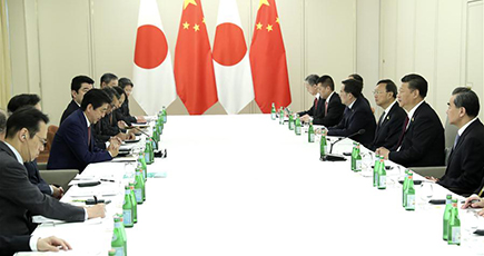 習近平主席、日本の安倍晋三首相と会見