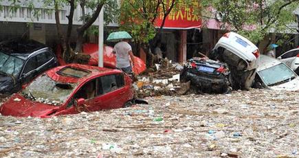 中国陝西省で洪水 １０人死亡１人行方不明