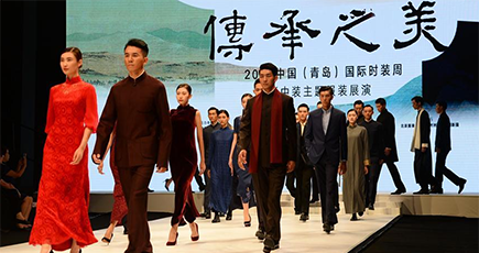 中国風服装の新たなファッションの先導