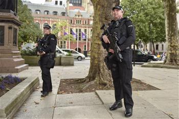 英国、テロ脅威レベルを引き下げ