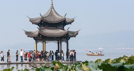 杭州西湖、「十一」国慶節の大型連休に受け入れた観光客がのべ450万人を上回る