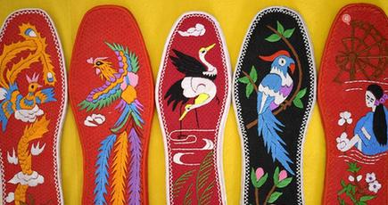 トゥチャ族の心のこもった刺繍が風土と人情に彩りを添え
