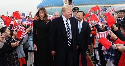 米国のトランプ大統領、北京に到着