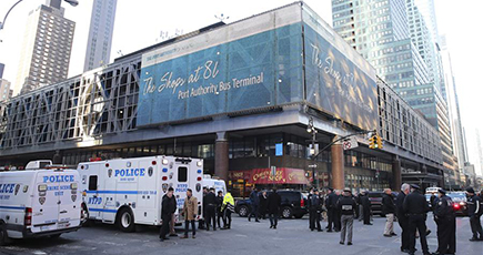 ニューヨーク・マンハッタンで爆発　４人負傷