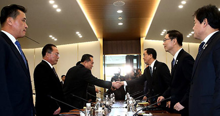 韓朝両国が板門店で高官級会談を行う