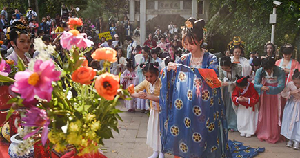 花の誕生日を祝う「花神祭」　福建省福州市