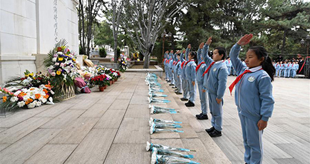 革命烈士をしのび「赤い遺伝子」を伝える　北京で追悼式典
