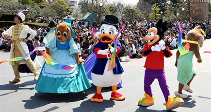 東京ディズニーランド３５周年の記念パレードを報道陣に公開