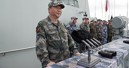 習近平氏、南中国海での海上閲兵式に出席