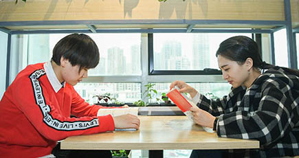 中国の若者に「断片化」スマホ読書が流行