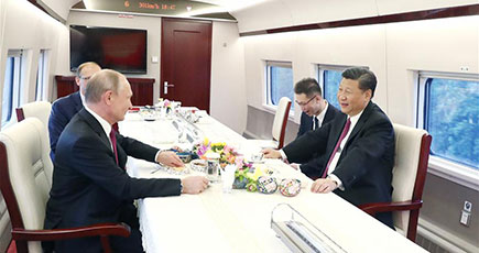 習近平主席、ロシアのプーチン大統領と高速鉄道で天津へ